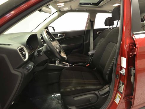 Used 2025 Hyundai Venue SEL FWD image 8