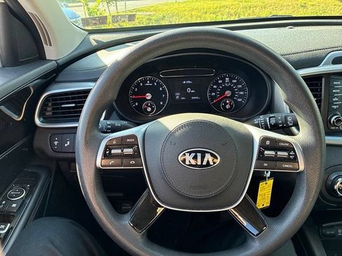 Used 2020 Kia Sorento LX FWD image 25