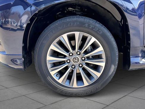 Used 2023 Lexus GX 460 Luxury w/ Accessory Package AWD/4WD image 11
