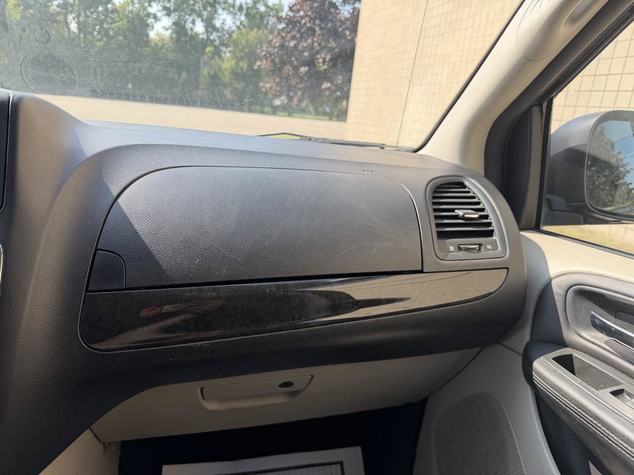 Used 2013 Dodge Grand Caravan SXT FWD image 23
