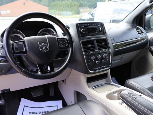 Used 2017 Dodge Grand Caravan SXT FWD image 30