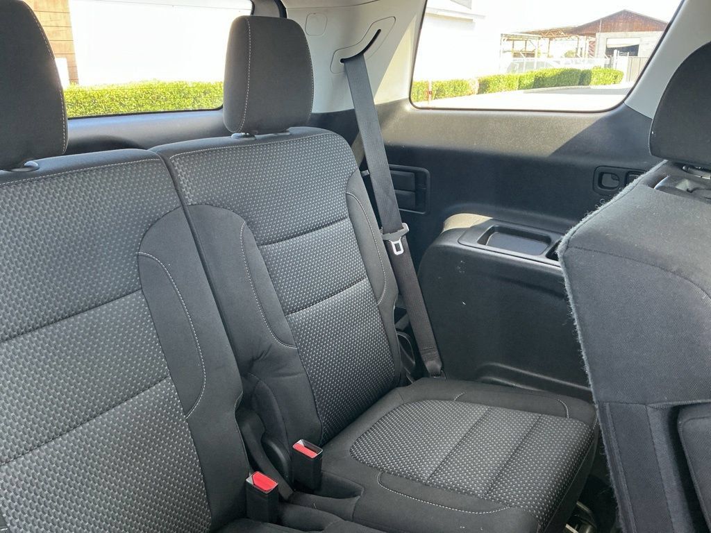 Used 2021 GMC Acadia SLE FWD image 23