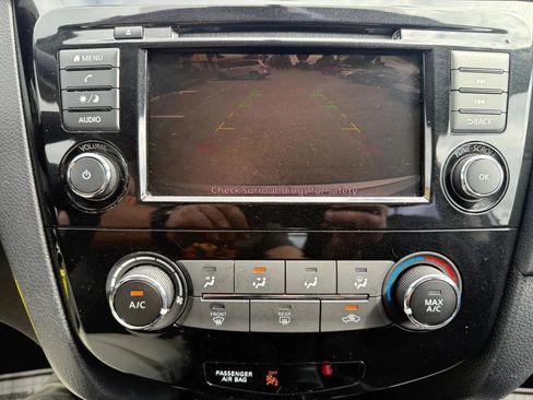 Used 2018 Nissan Rogue S FWD image 29
