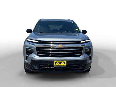 Used 2025 Chevrolet Traverse High Country w/ LPO, Floor Liner Package AWD/4WD image 8