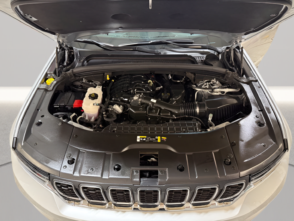 Certified 2025 Jeep Grand Cherokee Laredo X AWD/4WD image 29