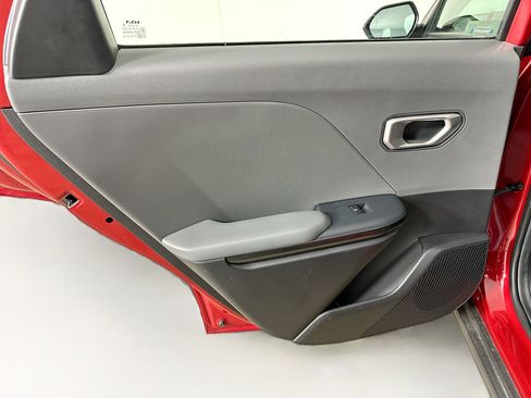 Used 2025 Kia K4 LXS image 25