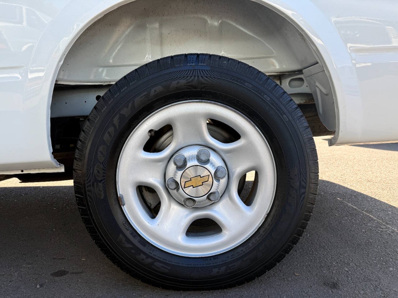 Used 2003 Chevrolet Astro LT AWD/4WD image 25