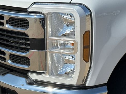 Used 2024 Ford F250 XLT w/ FX4 Off-Road Package image 4