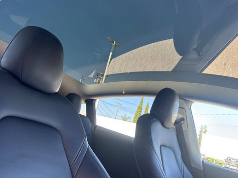 Used 2021 Tesla Model Y Long Range AWD/4WD image 16