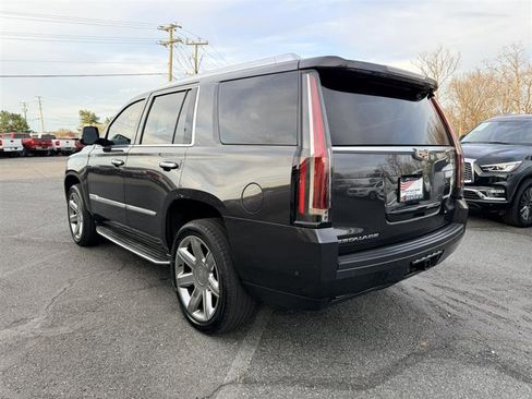 Used 2017 Cadillac Escalade Luxury AWD/4WD image 7