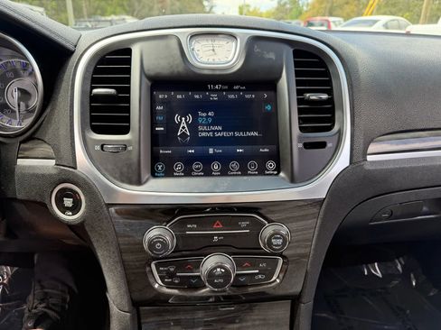 Used 2017 Chrysler 300 Limited image 24