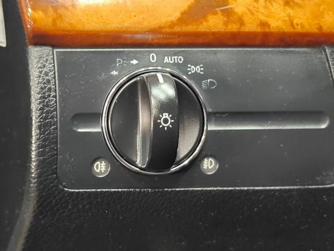 Used 2008 Mercedes-Benz E 550 4MATIC Sedan image 30