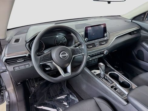 Used 2024 Nissan Altima 2.5 SV AWD/4WD image 13
