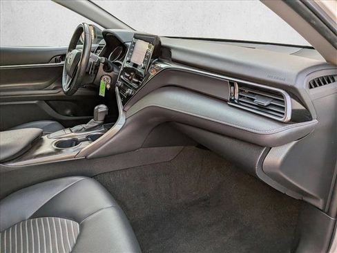 Used 2023 Toyota Camry SE image 19