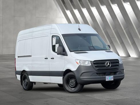 Used 2025 Mercedes-Benz Sprinter 2500 image 2