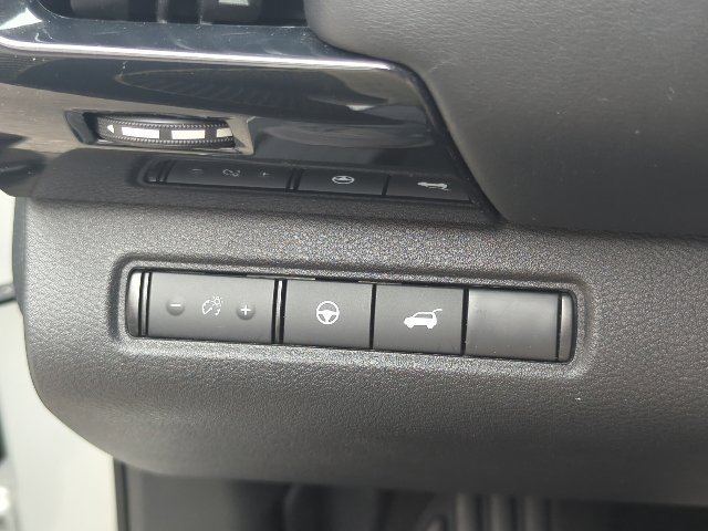 Used 2025 Nissan Pathfinder SV AWD/4WD image 21