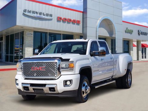 Used 2016 GMC Sierra 3500 Denali w/ Duramax Plus Package image 2