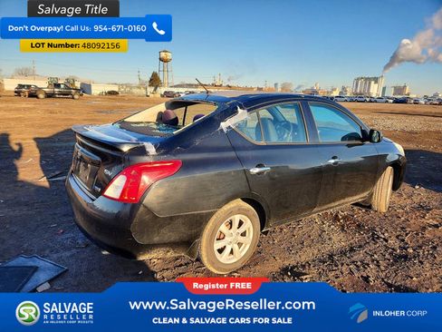 Used 2014 Nissan Versa SV w/ Convenience Package FWD image 4