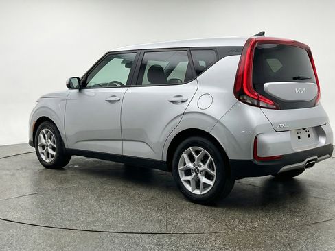 Used 2025 Kia Soul LX w/ LX Technology Package FWD image 6