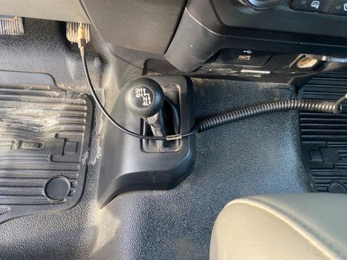 Used 2018 Ford F550 4x4 Regular Cab Super Duty image 12