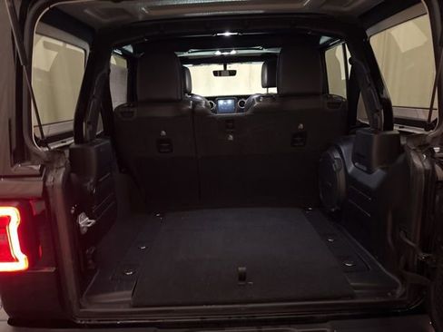 Used 2020 Jeep Wrangler Unlimited Sahara image 9