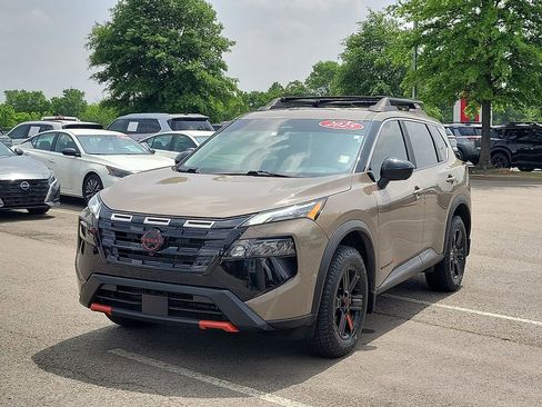 Used 2025 Nissan Rogue SV AWD/4WD image 2