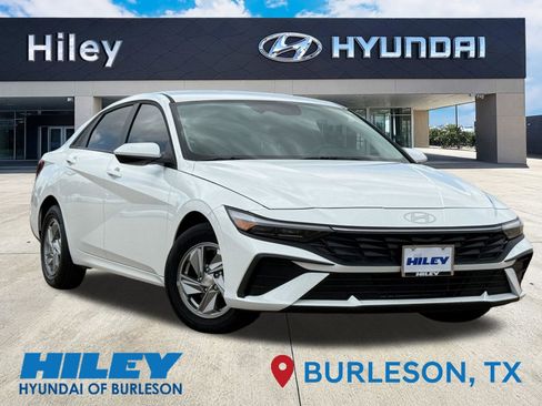 Certified 2025 Hyundai Elantra SE FWD image 2