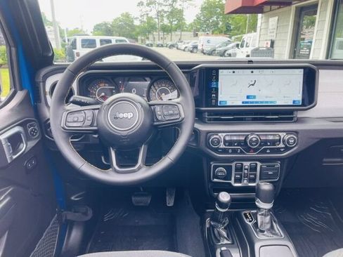 Used 2024 Jeep Wrangler Unlimited Sport AWD/4WD image 18