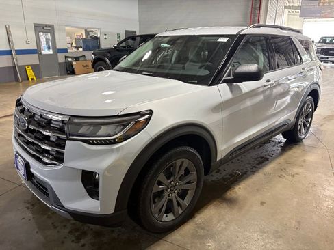New 2026 Ford Explorer Active AWD/4WD image 4