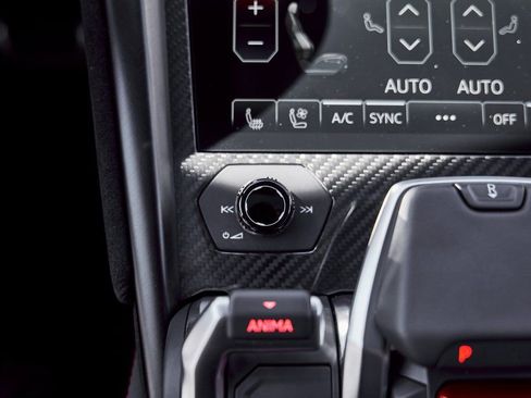 Used 2024 Lamborghini Urus Performante AWD/4WD image 84