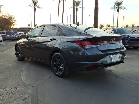 Used 2022 Hyundai Elantra SEL w/ Preferred Accessory Package FWD image 6