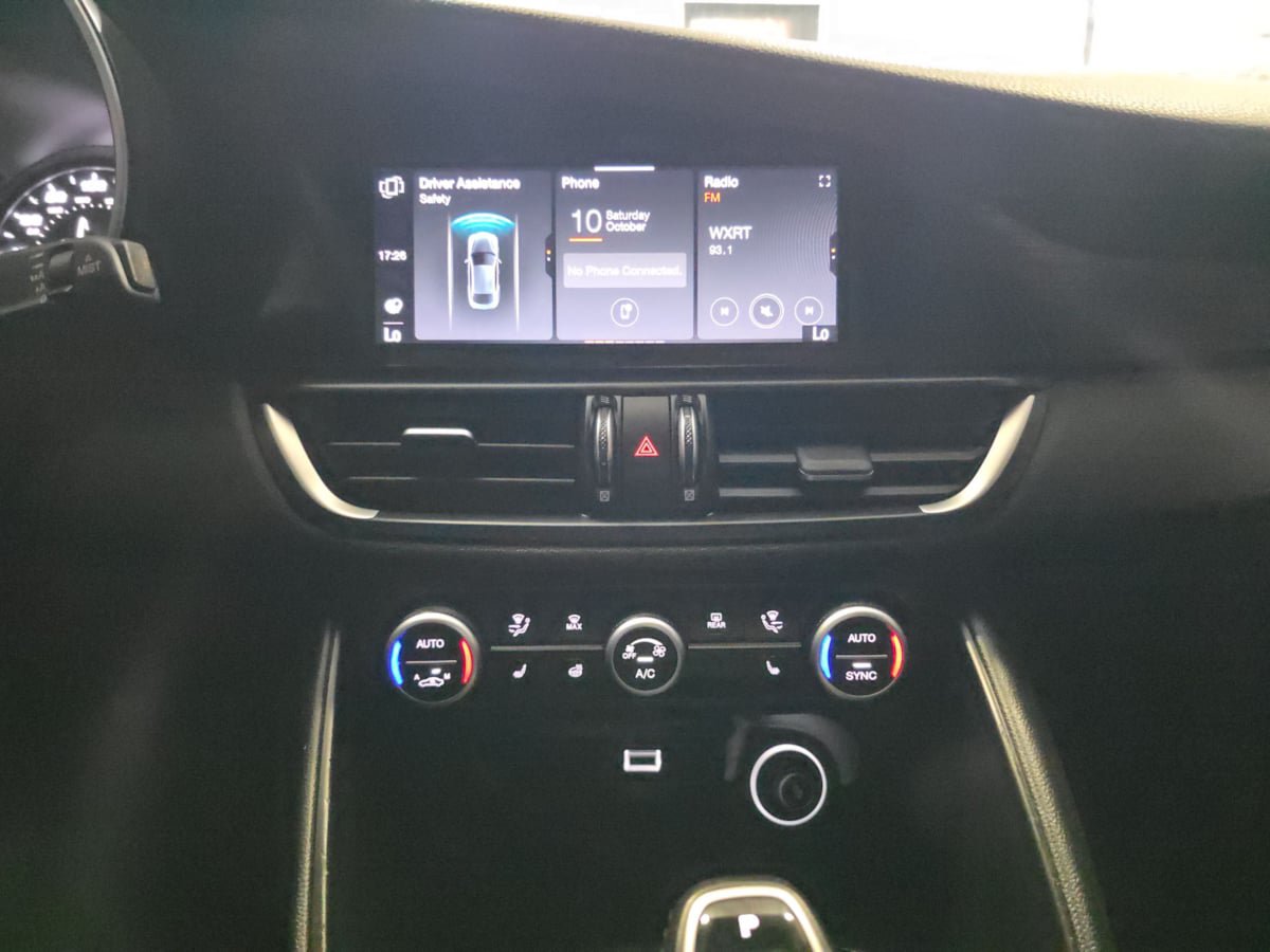 Used 2020 Alfa Romeo Giulia AWD w/ Cold Weather Package image 18