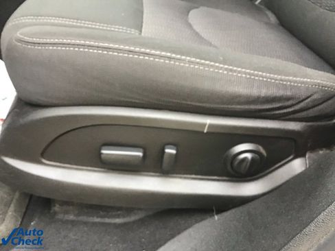 Used 2017 Chevrolet Traverse LT image 34