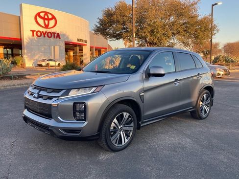 Used 2023 Mitsubishi Outlander Sport ES image 1