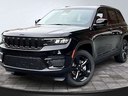 New 2025 Jeep Grand Cherokee Altitude image 2