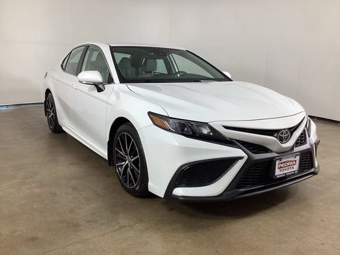 Used 2023 Toyota Camry SE AWD/4WD image 4