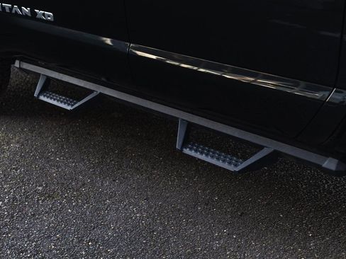 Used 2018 Nissan Titan PRO-4X image 14