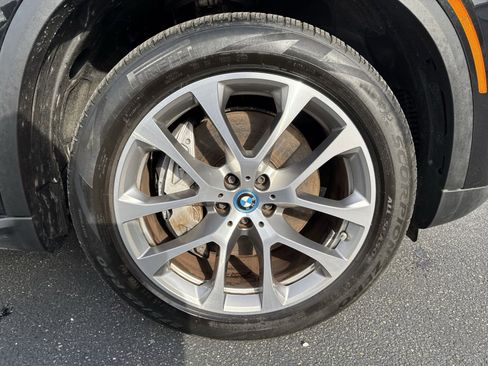 Used 2024 BMW X5 xDrive50e image 2