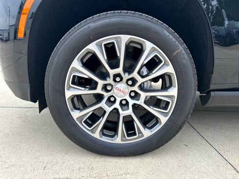New 2026 GMC Yukon XL Denali w/ Denali Reserve Package RWD image 9