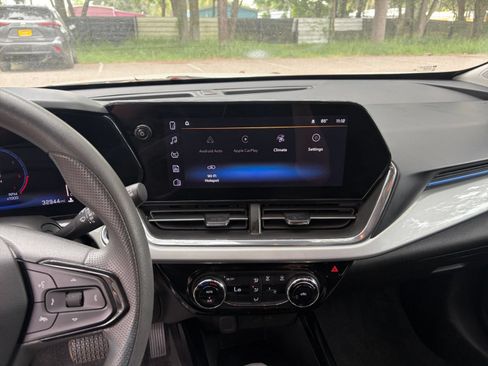 Used 2025 Chevrolet Trax LT FWD image 20