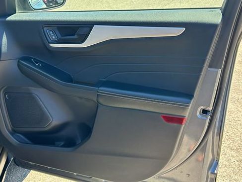Certified 2022 Ford Escape SE w/ SE Sport Appearance Package AWD/4WD image 10