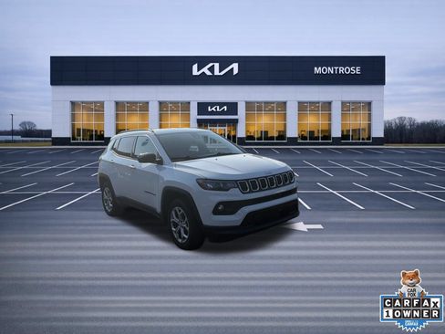 Used 2024 Jeep Compass Latitude AWD/4WD image 3