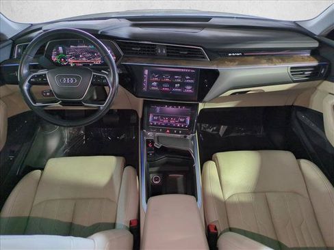 Used 2019 Audi e-tron Prestige w/ Prestige Package AWD/4WD image 17