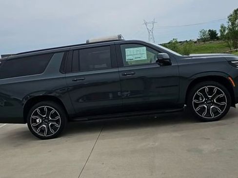 New 2026 Chevrolet Suburban RST AWD/4WD image 9