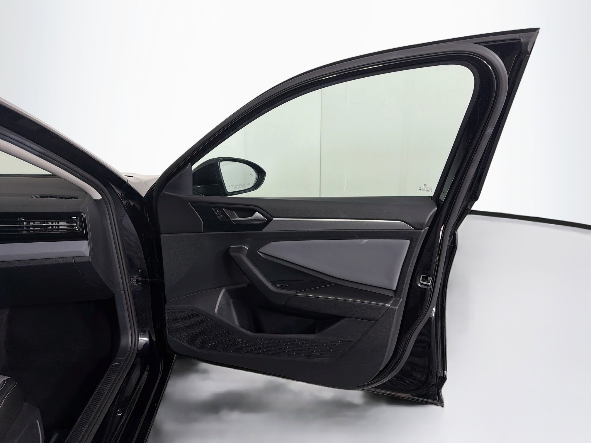 Used 2025 Volkswagen Jetta SE FWD image 31