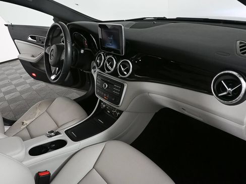 Used 2015 Mercedes-Benz CLA 250 image 21