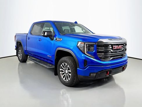 Used 2022 GMC Sierra 1500 AT4 w/ Technology Package AWD/4WD image 4