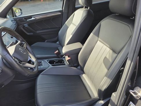 Used 2023 Volkswagen Tiguan SE R-Line image 18