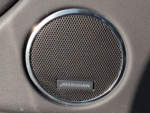 Used 2025 Land Rover Discovery Sport S image 31