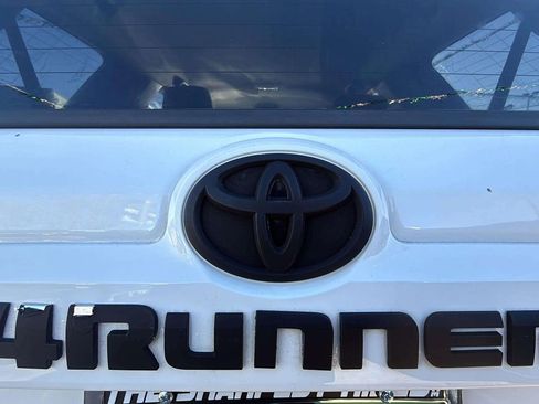 Used 2016 Toyota 4Runner SR5 image 18